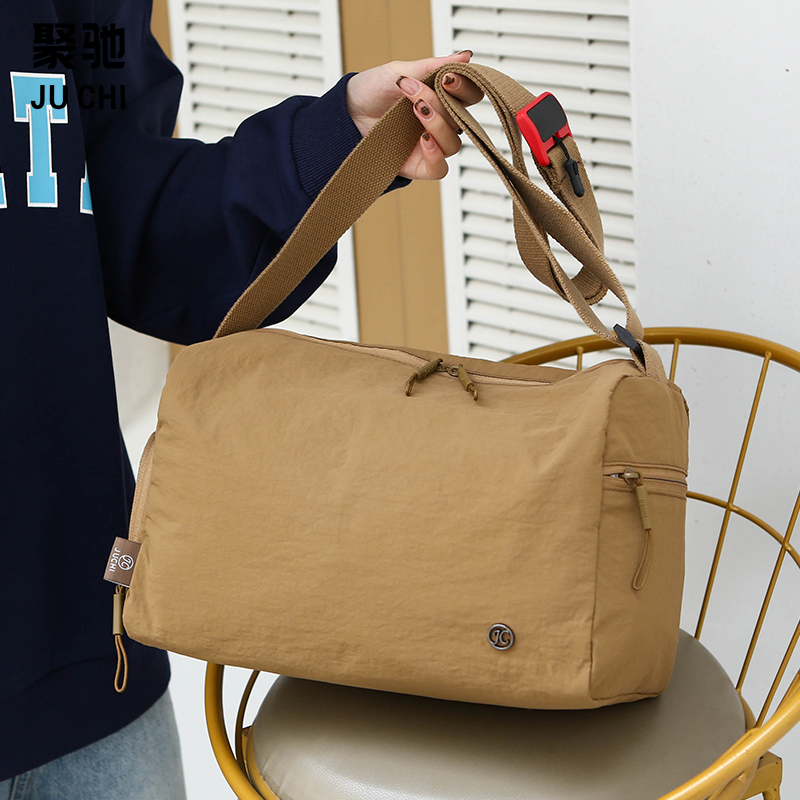 (聚驰正品）高品质多功能波士顿枕头包大容量单肩男士女士斜挎包