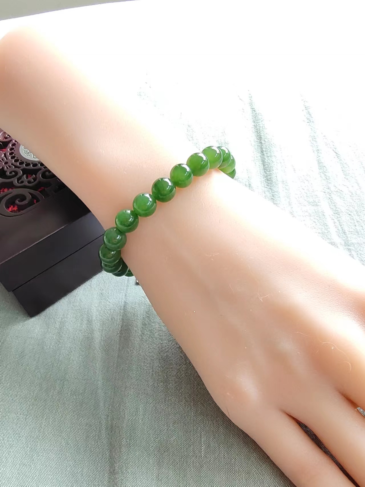 和田碧玉菠菜绿卡8圆珠手串