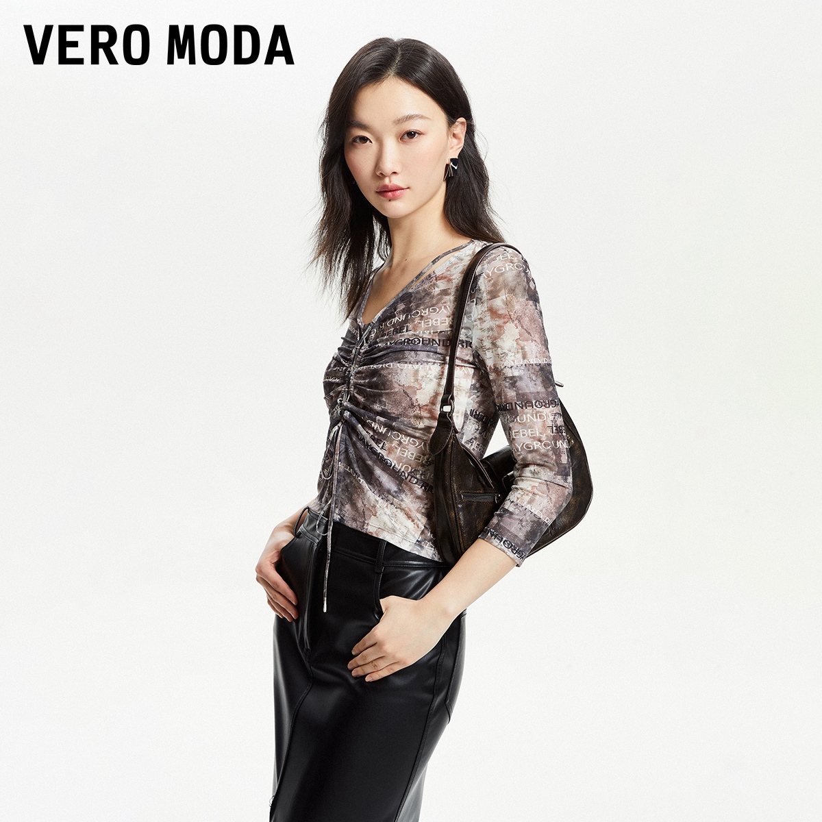 Vero ModaT恤女新款V领七分袖修身短款个性洋气衣服老钱风松弛感