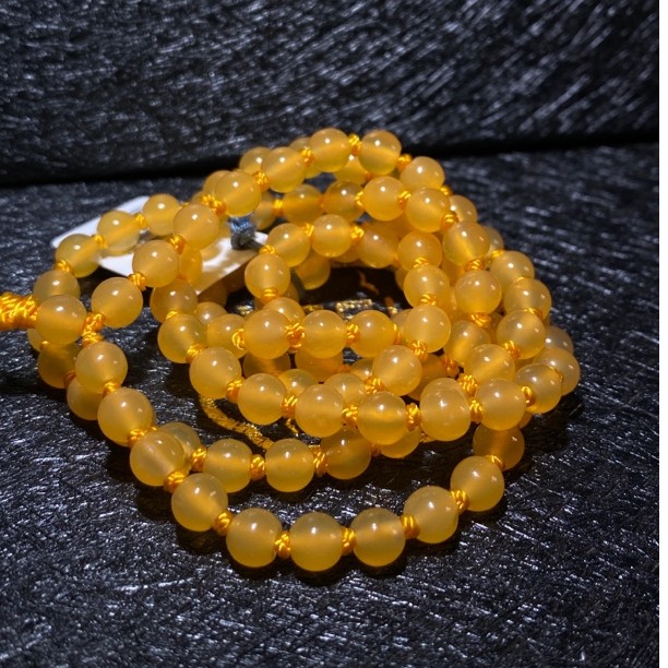 缅黄精品挂件0.5链子，手工编织，多样性发其一，鸡油黄百搭时尚长款