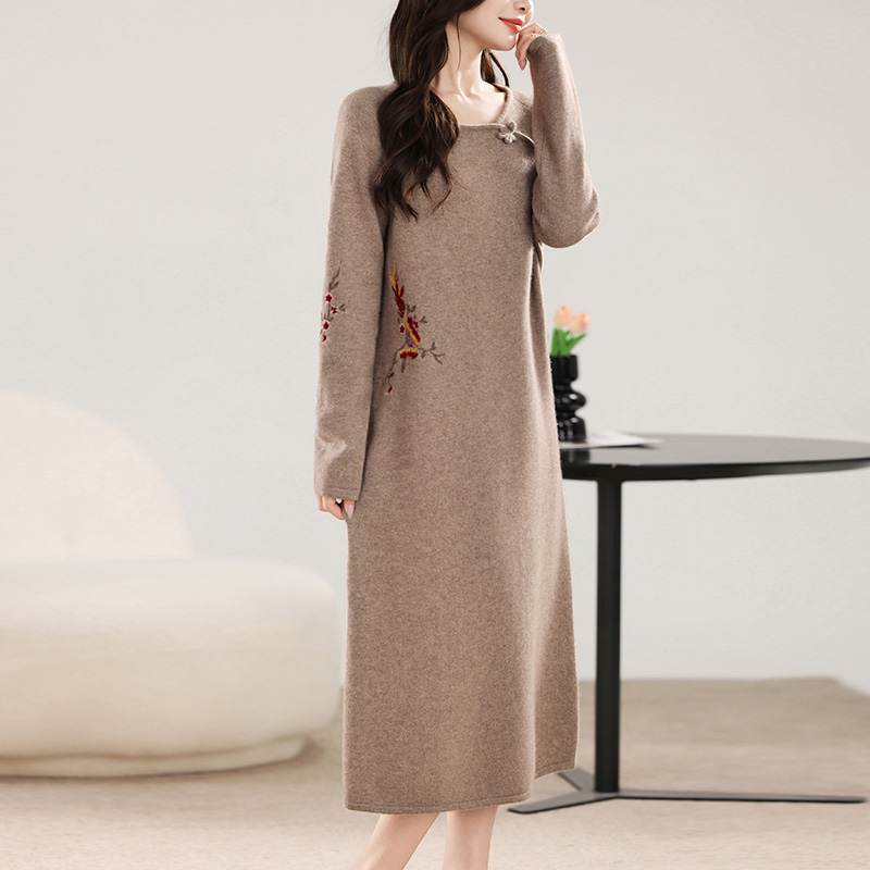 2025新春款国风重工刺绣长款纯羊毛衫气质秋冬