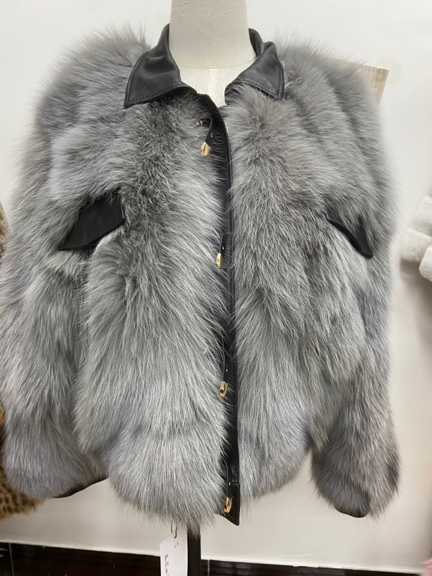 2022秋冬新款狐狸毛外套