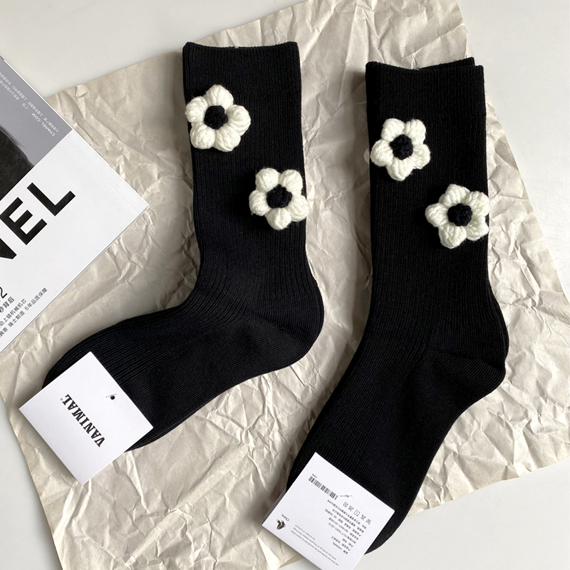 立体小花袜子女春秋中筒棉潮黑色外穿百搭韩版网红可爱秋冬长筒袜