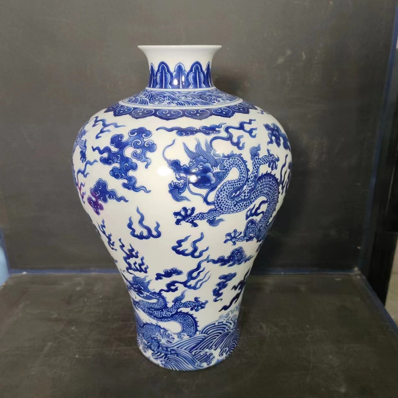 A99 青花瓷龙腾四海梅瓶一件 精美 陶瓷 家用 摆件 手工 赏器    