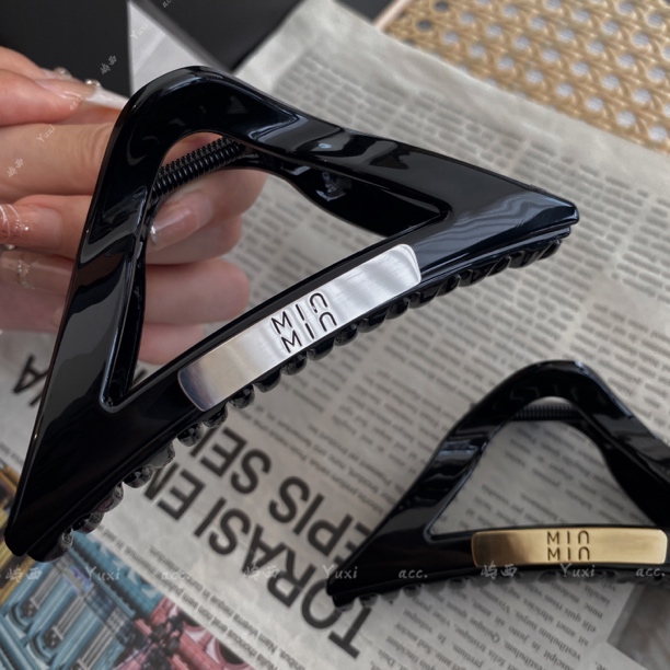 <屿西>美拉德风小众设计感简约字母黑色盘发抓夹韩版百搭发夹头饰