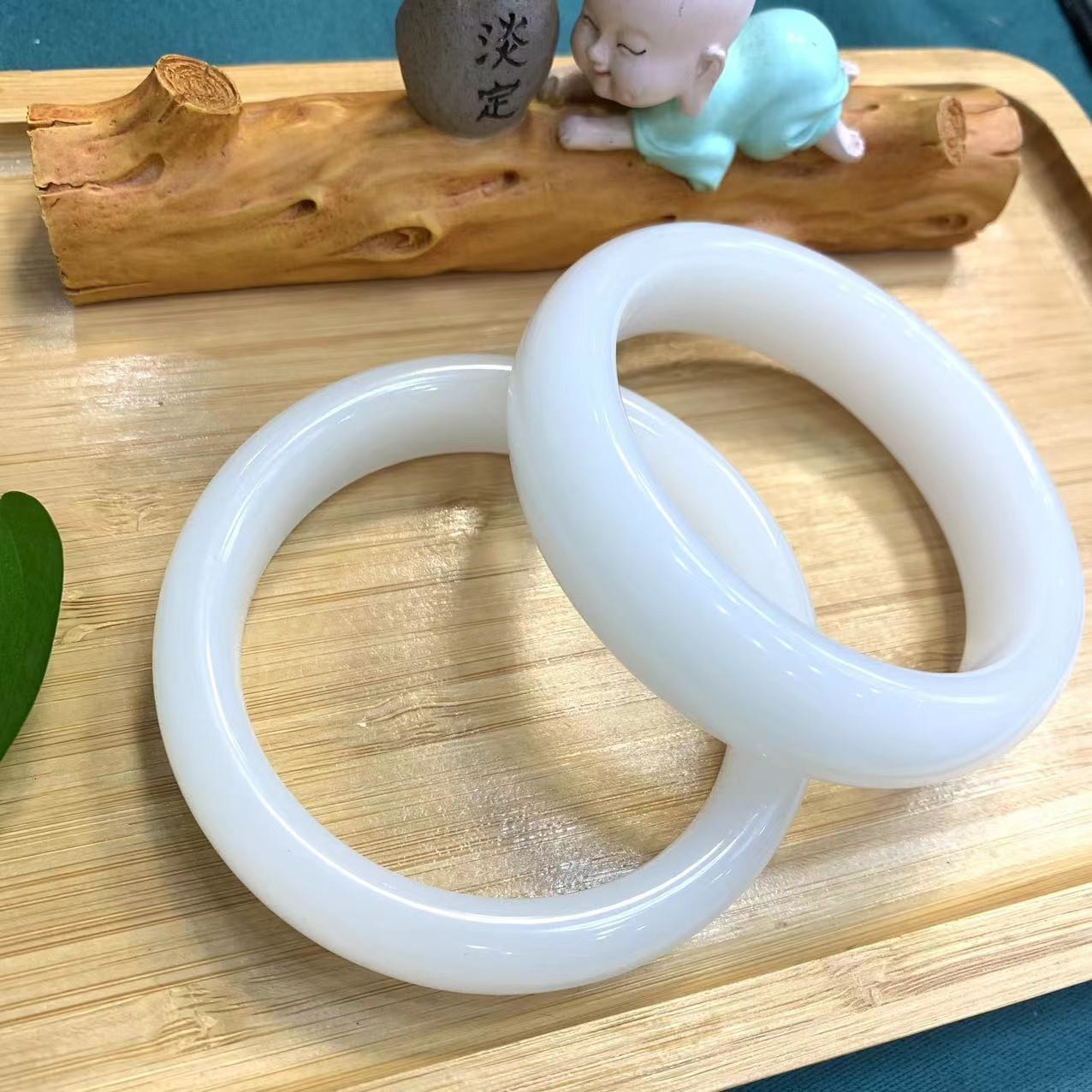 藏品天山白冰白月光宽版手镯送礼自戴带多样发一个