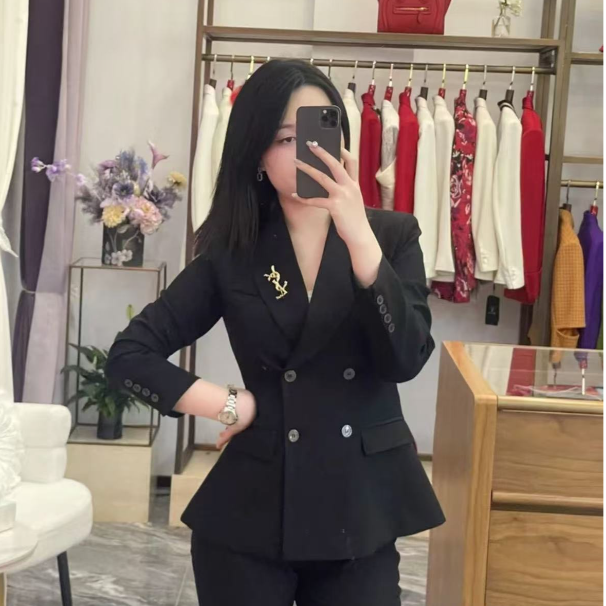 臻韩美2024秋冬黑色双排扣长袖微喇裤套装