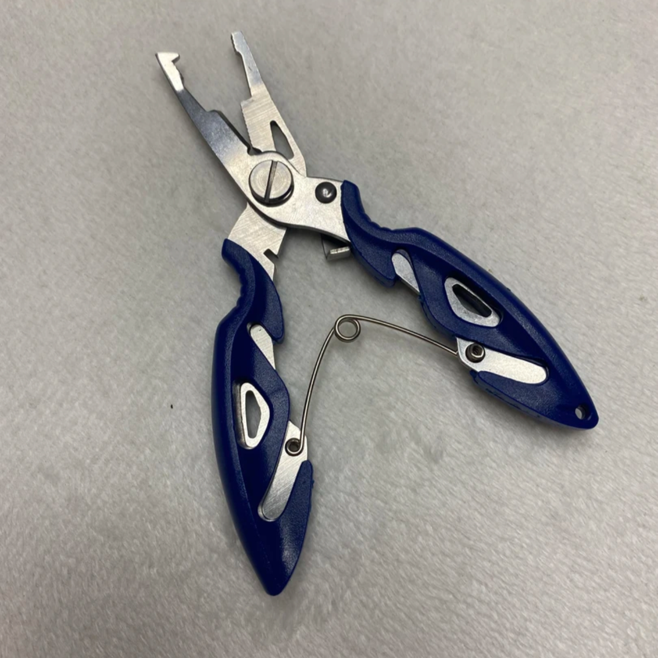 路亚钳（13厘米左右）颜色不指定