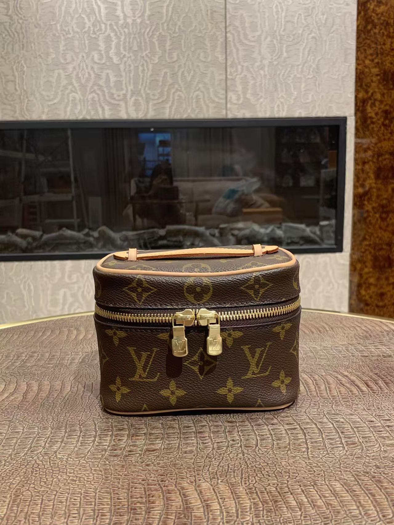 95新 LouisVuitton/路易威登 LV小盒子单肩包/97新/NB10760