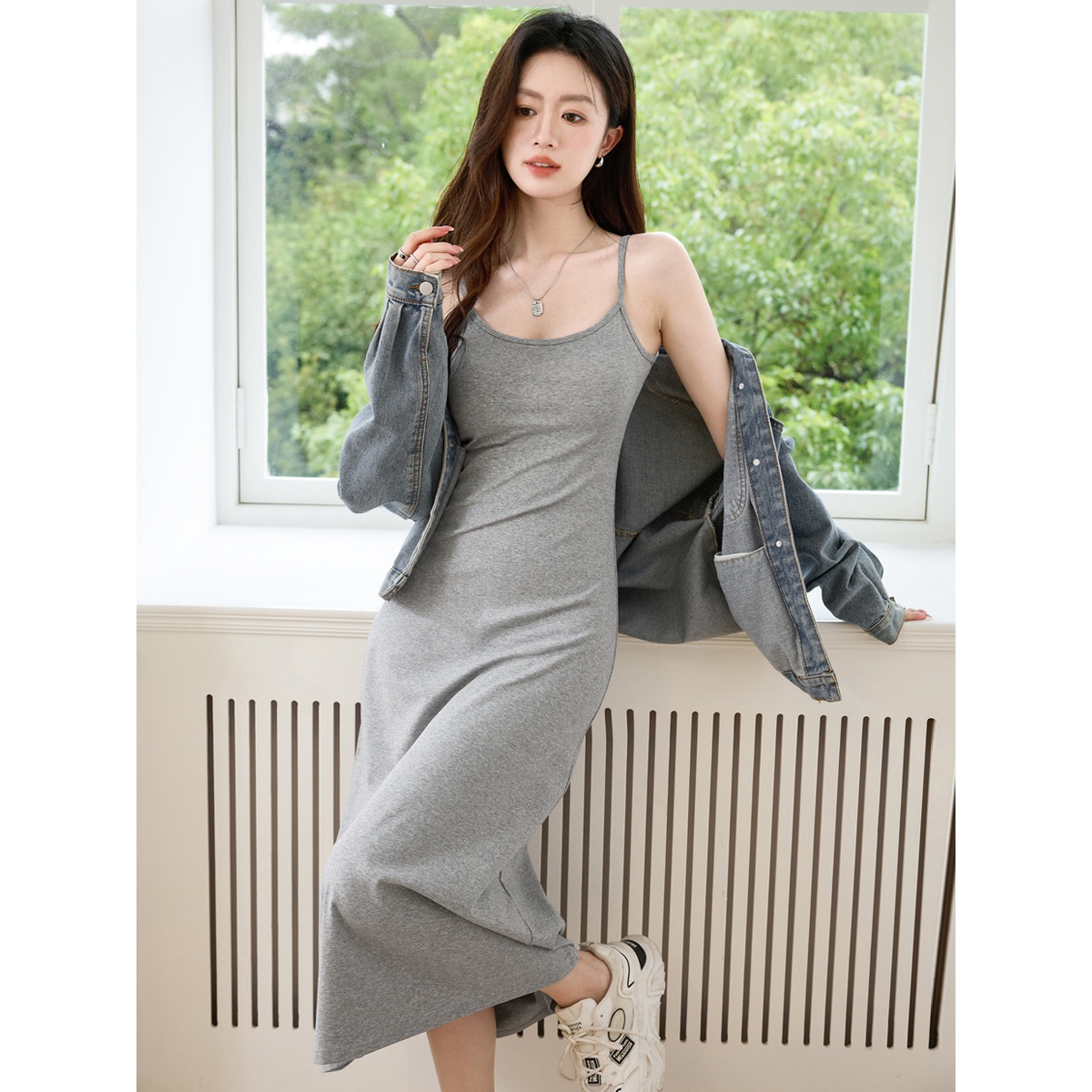 韩版气质修身吊带连衣裙女夏2024新款背心长裙纯欲百搭显瘦连衣裙