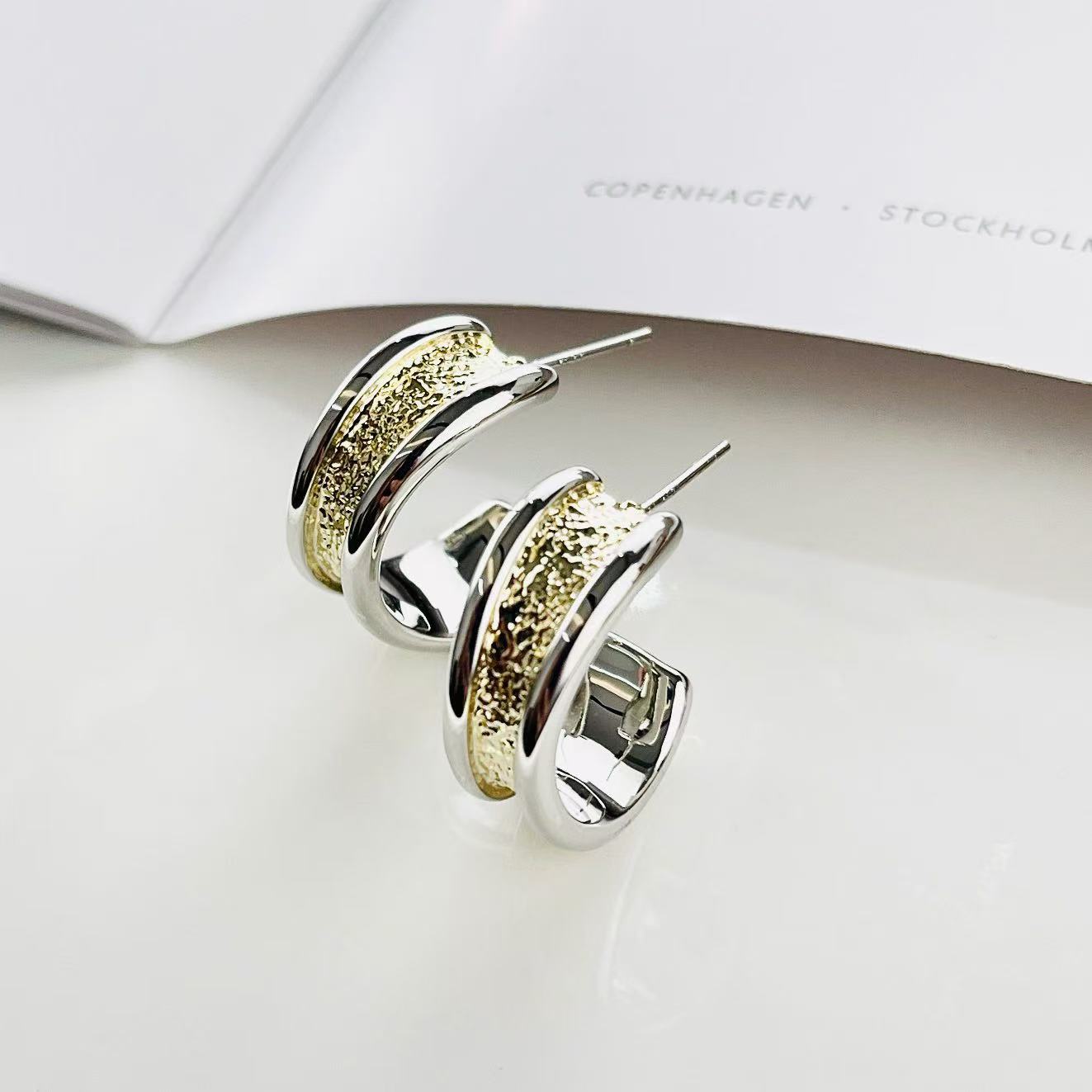 铜合金耳饰 a491冷淡风双色C圈耳环气质时尚锤纹简约耳环女50417