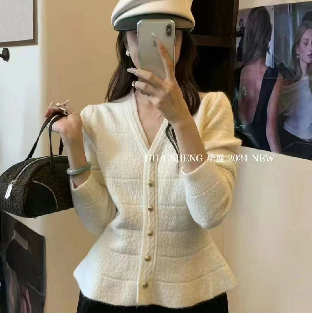 法式泡泡袖珍珠扣针织开衫女秋冬新款短款纯色V领荷叶边小香毛衣