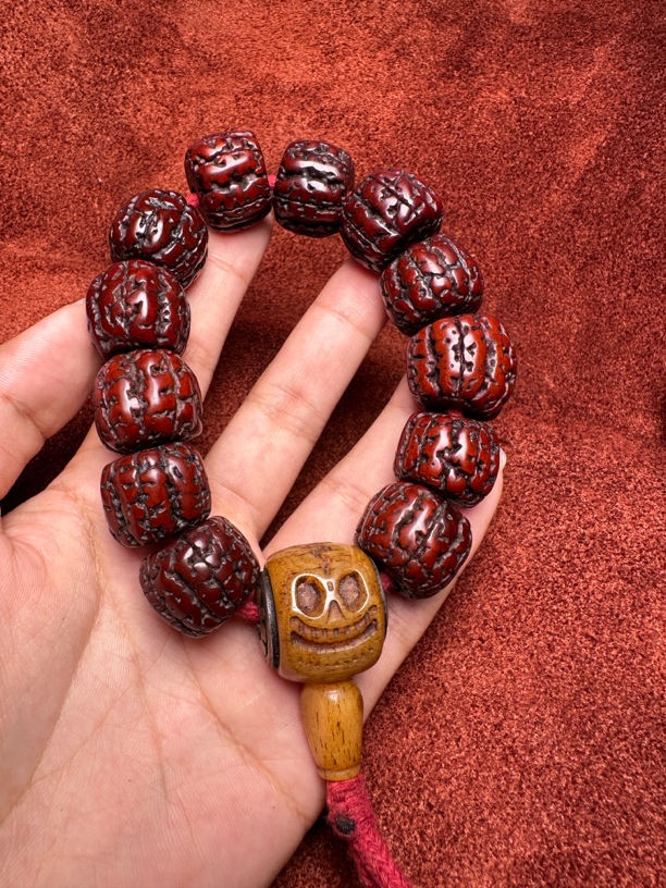 金刚菩提手串尺寸直径约1.8左右