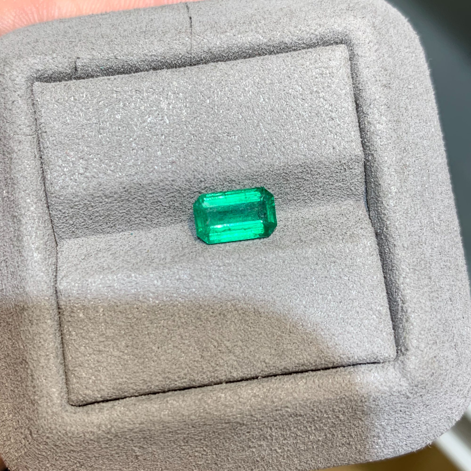 天然祖母绿裸石1.25克拉vvg微油5.3*8.4mm