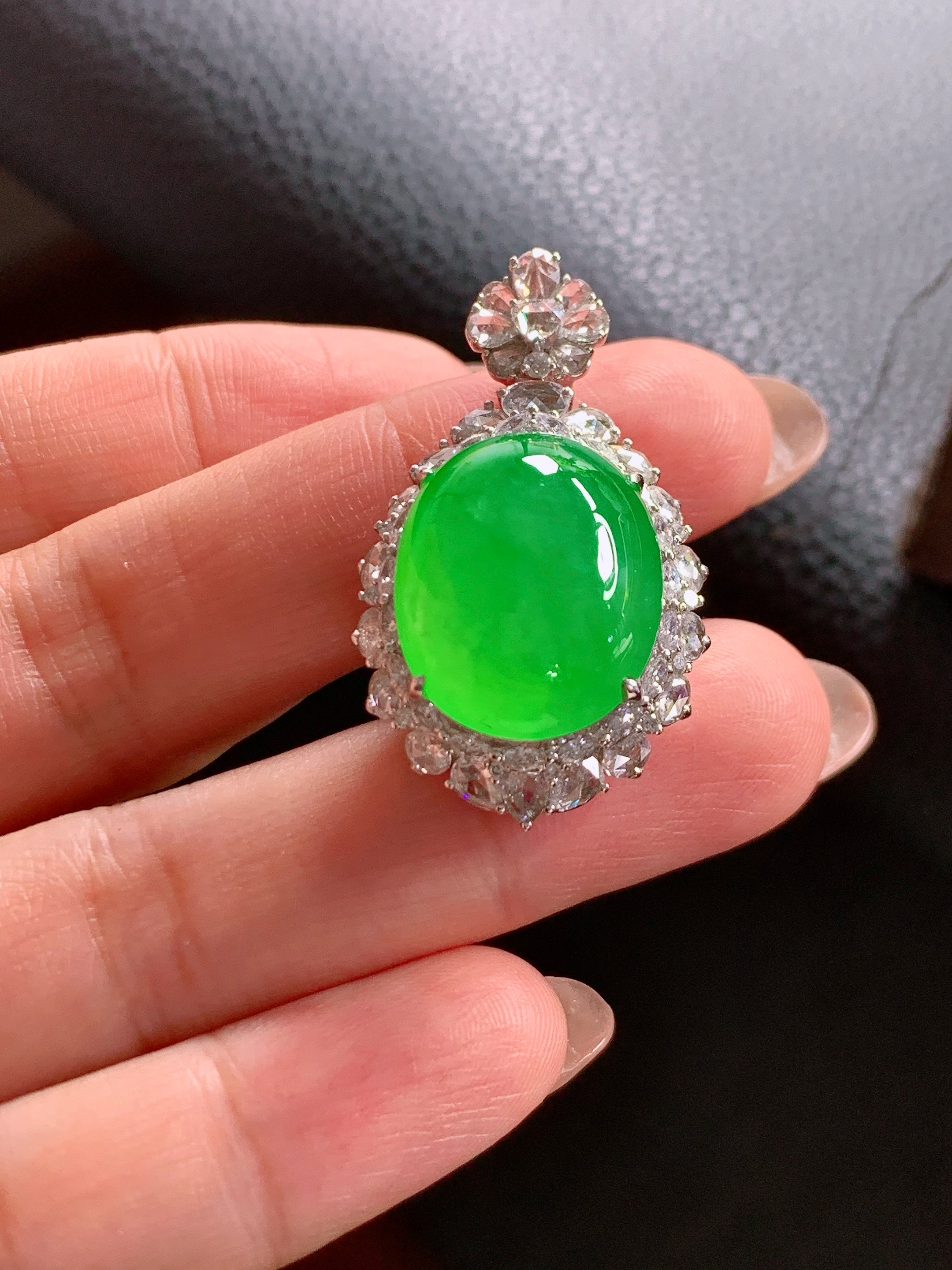 饱满圆润满绿蛋面吊坠超值