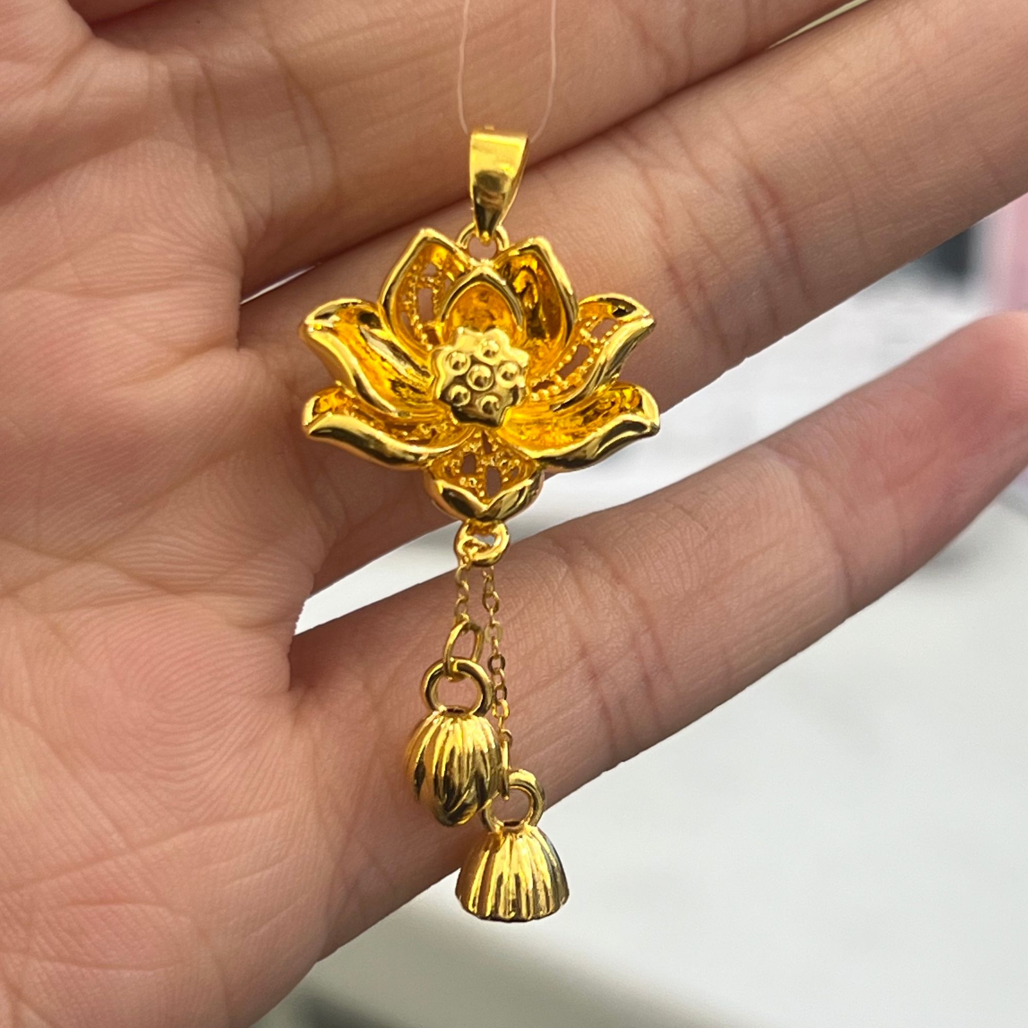 周大生足金莲花吊坠