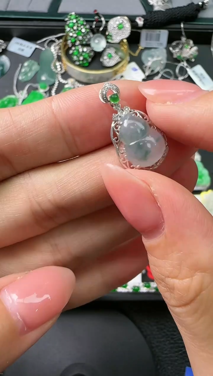 【闪购商品】翡翠颈饰18K金镶嵌珠宝玉石S