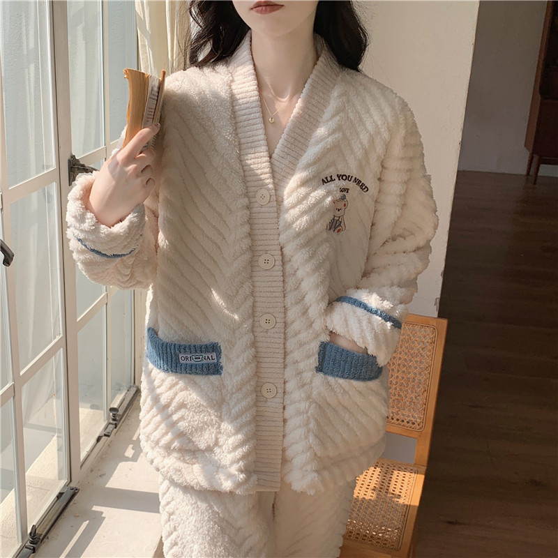 冬季新款秋冬睡衣女珊瑚绒加厚可爱卡通V领外穿法兰绒家居服套装