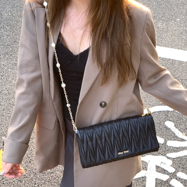 95新 MIU MIU/缪缪 黑金褶皱法棍包小香风