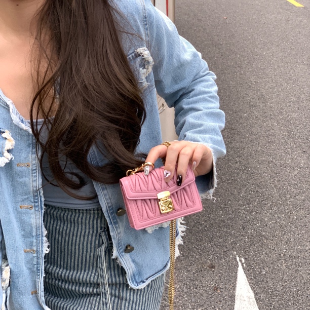 95新 MIU MIU/缪缪 95新小可爱才有的啥都放不了粉风琴耳机包