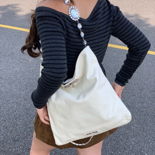 95新 MIU MIU/缪缪 一口价白色宝石垃圾袋链优雅单肩包D1109