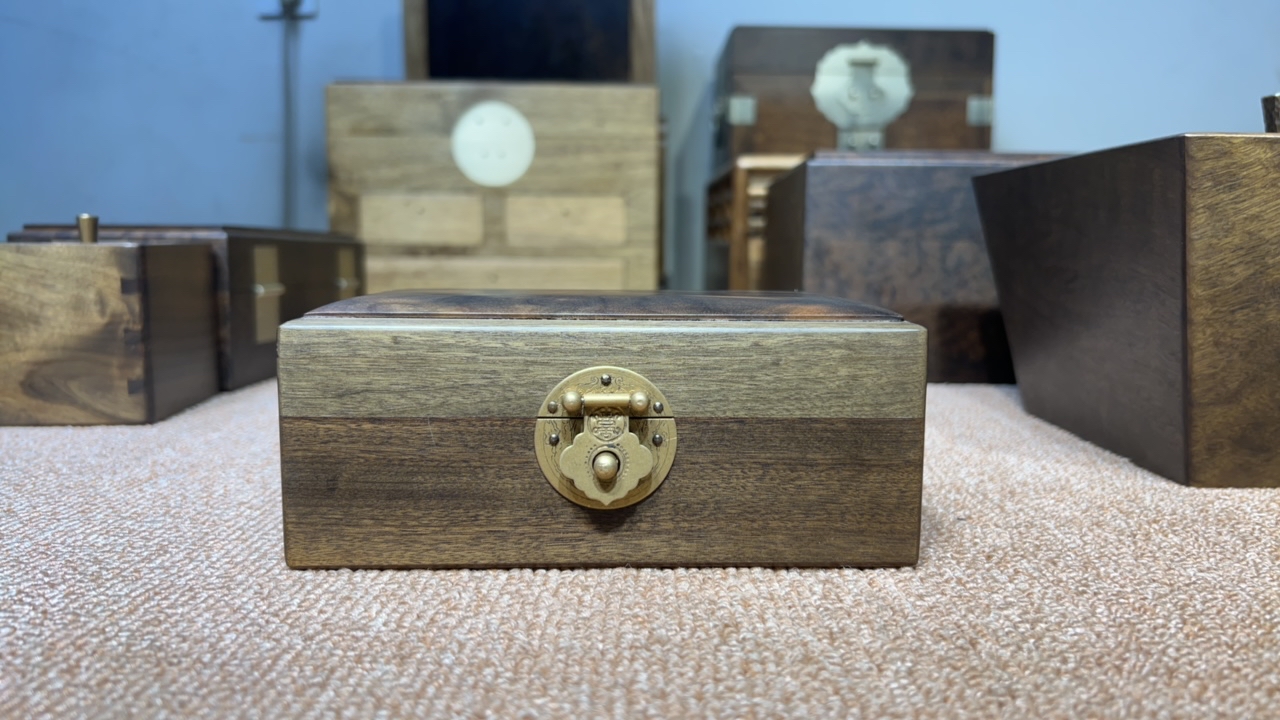 苏工工艺四川金丝楠阴沉木首饰盒16长8.5宽，6.8高