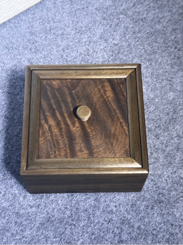 苏工工艺四川小叶金丝楠阴沉木拎盖盒捧盒16长，16宽，9高