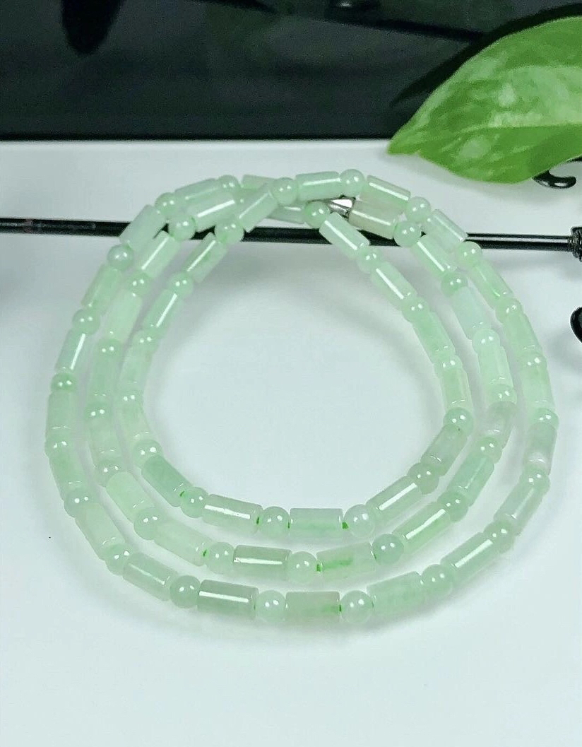 缅甸天然翡翠A货，冰润浅绿路路通细珠项链