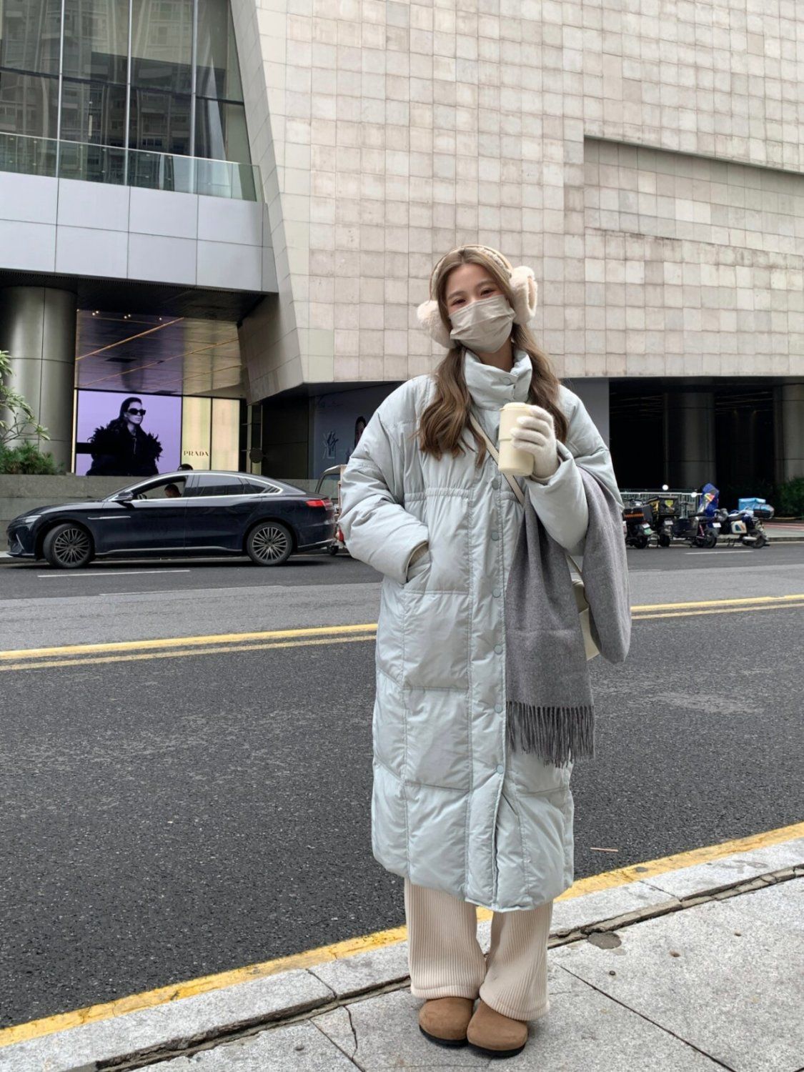 羽绒衣奶蓝色服女炸街长款设计感小众2023年韩版过膝冬季加厚羽绒