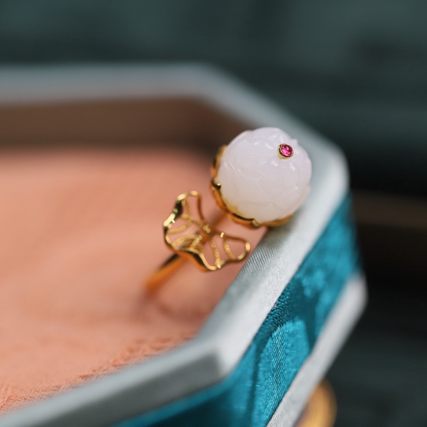 新疆和田玉立体莲花戒指开口戒18K金荷花荷叶设计款