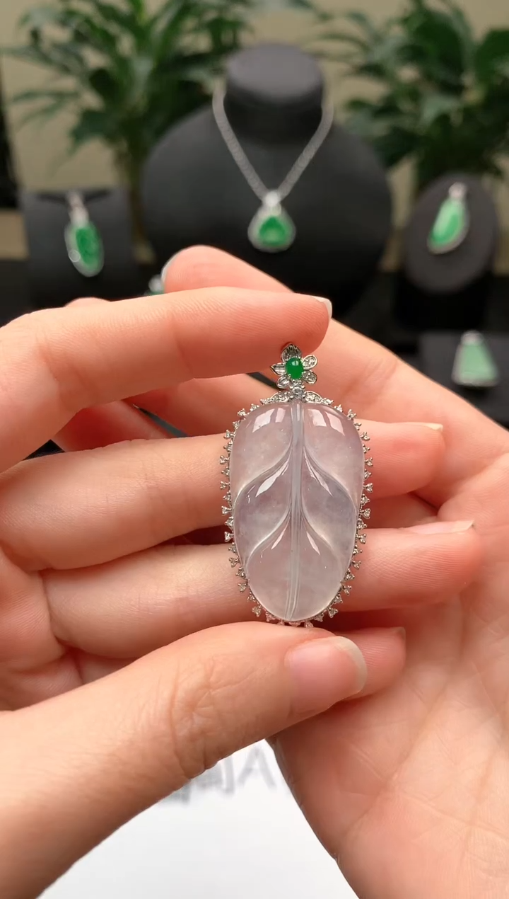 【闪购商品】翡翠颈饰18K金镶嵌冰叶子