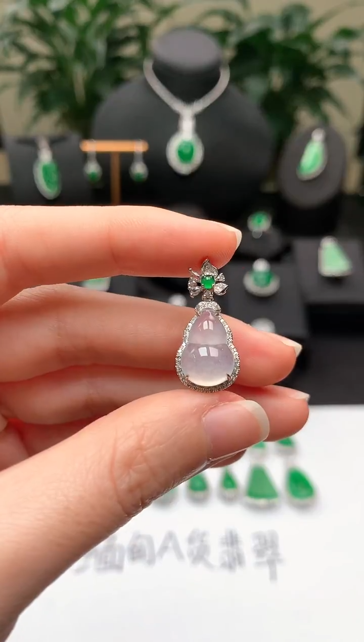 【闪购商品】翡翠颈饰18K金镶嵌葫芦