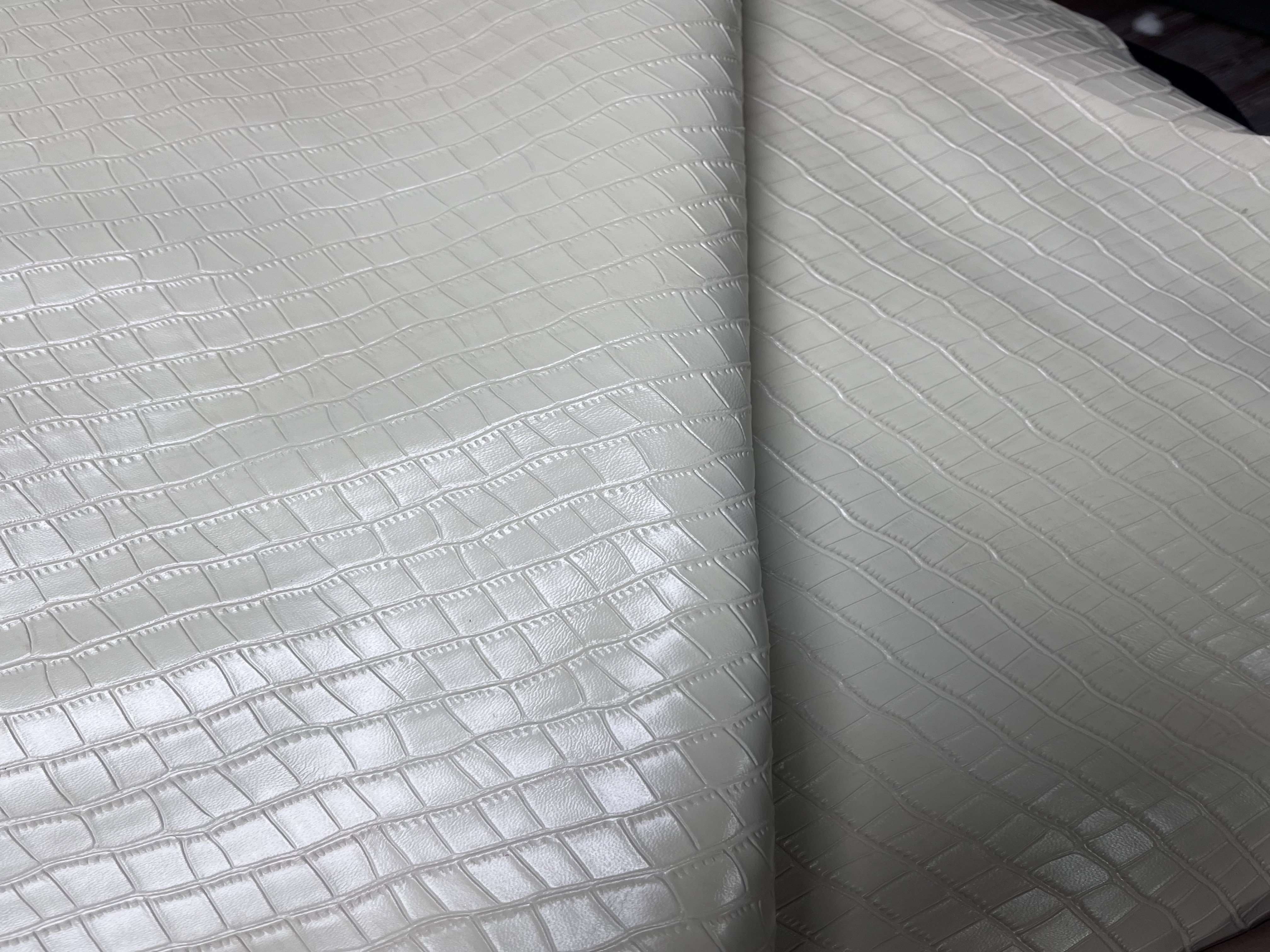 阿宝皮业羊皮压纹 压花 油蜡真皮皮料