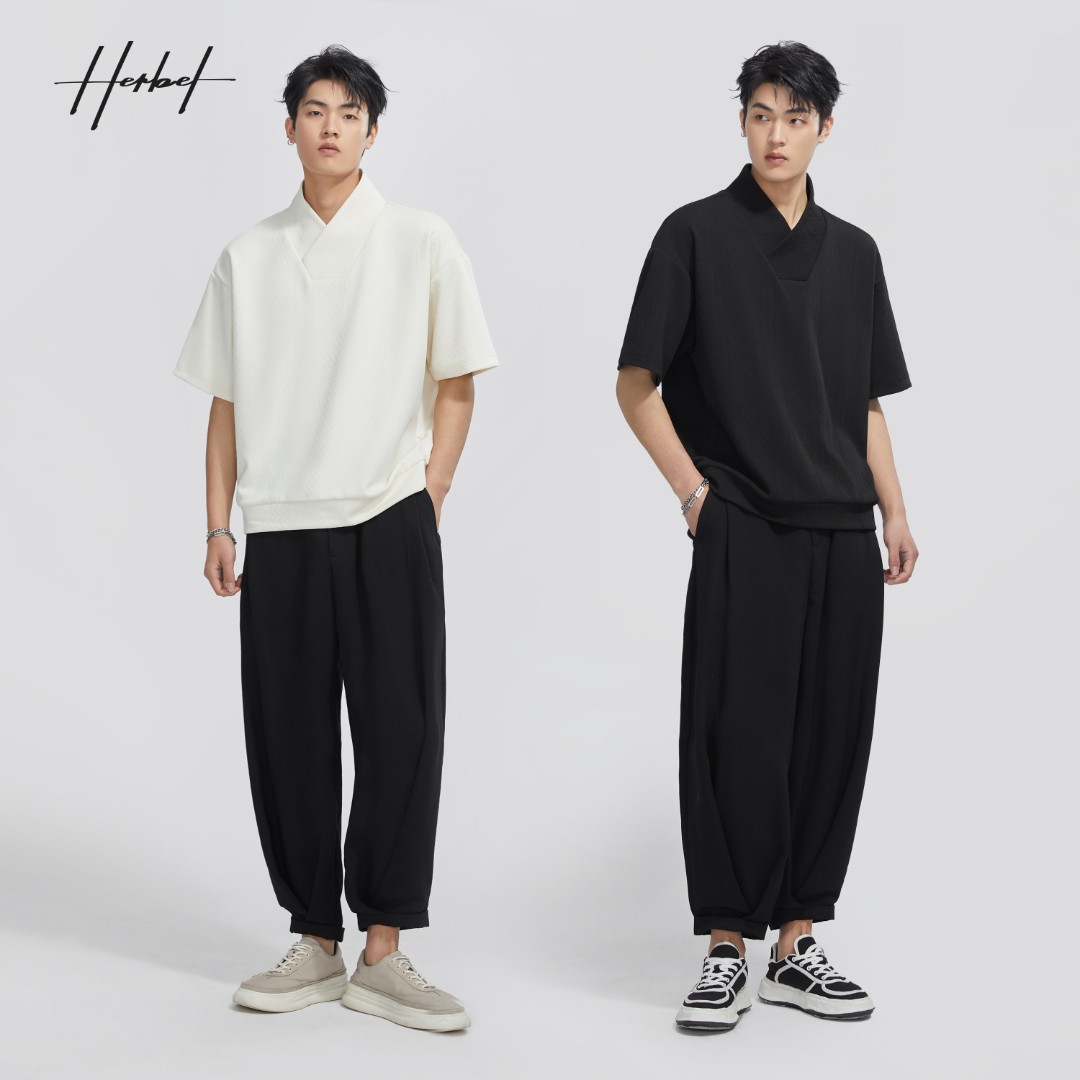 HERBEL/黑白2025夏季交叉领百搭短袖T恤潮流纯色休闲半袖男士宽松