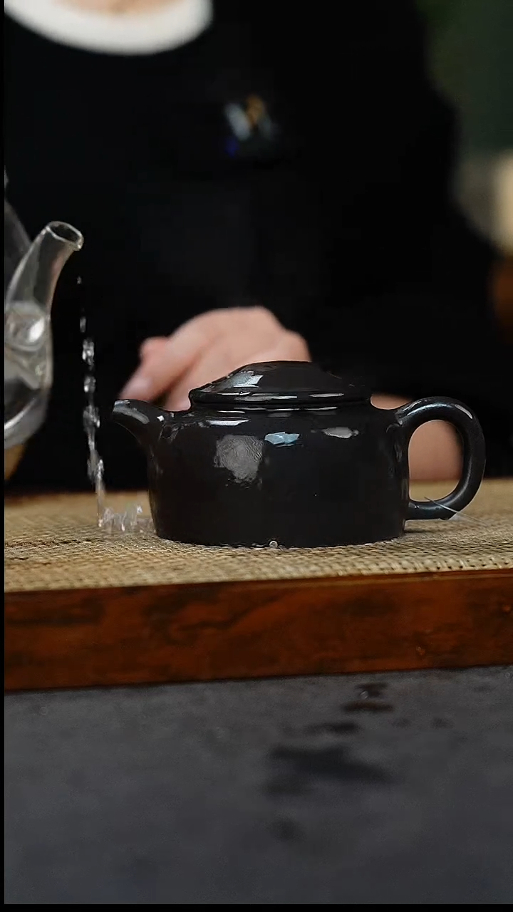 【闪购商品】紫砂茶壶牛盖莲子 石黄 240