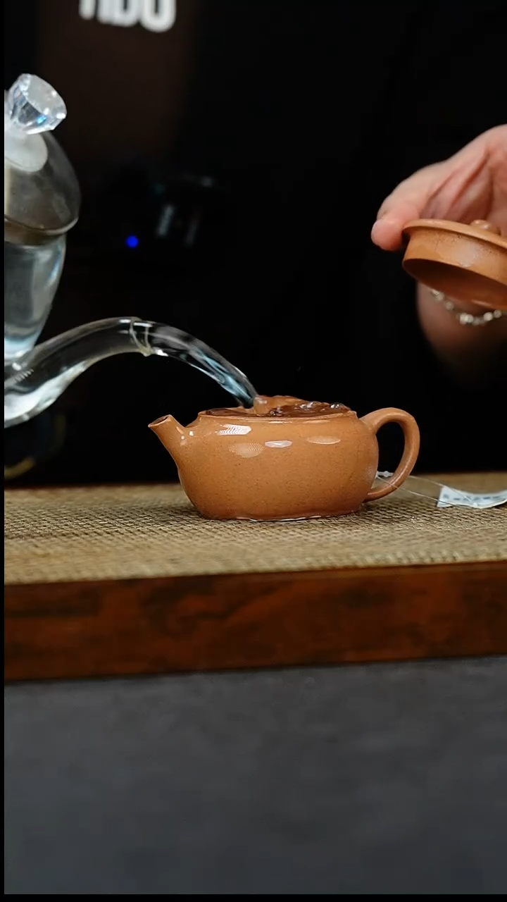 【闪购商品】紫砂茶壶扁玉 130 黄金段