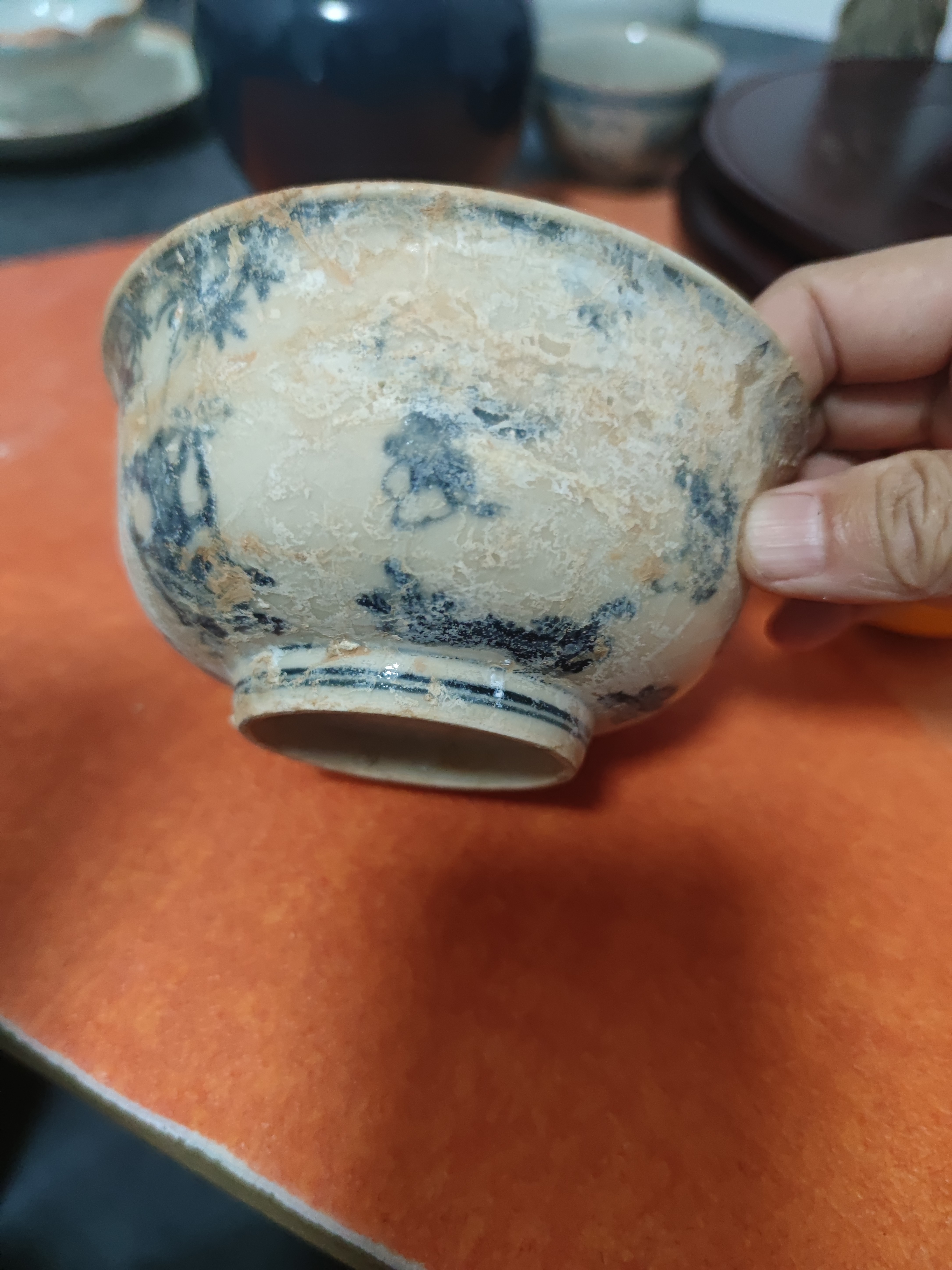 青花花绘文饰碗一一个