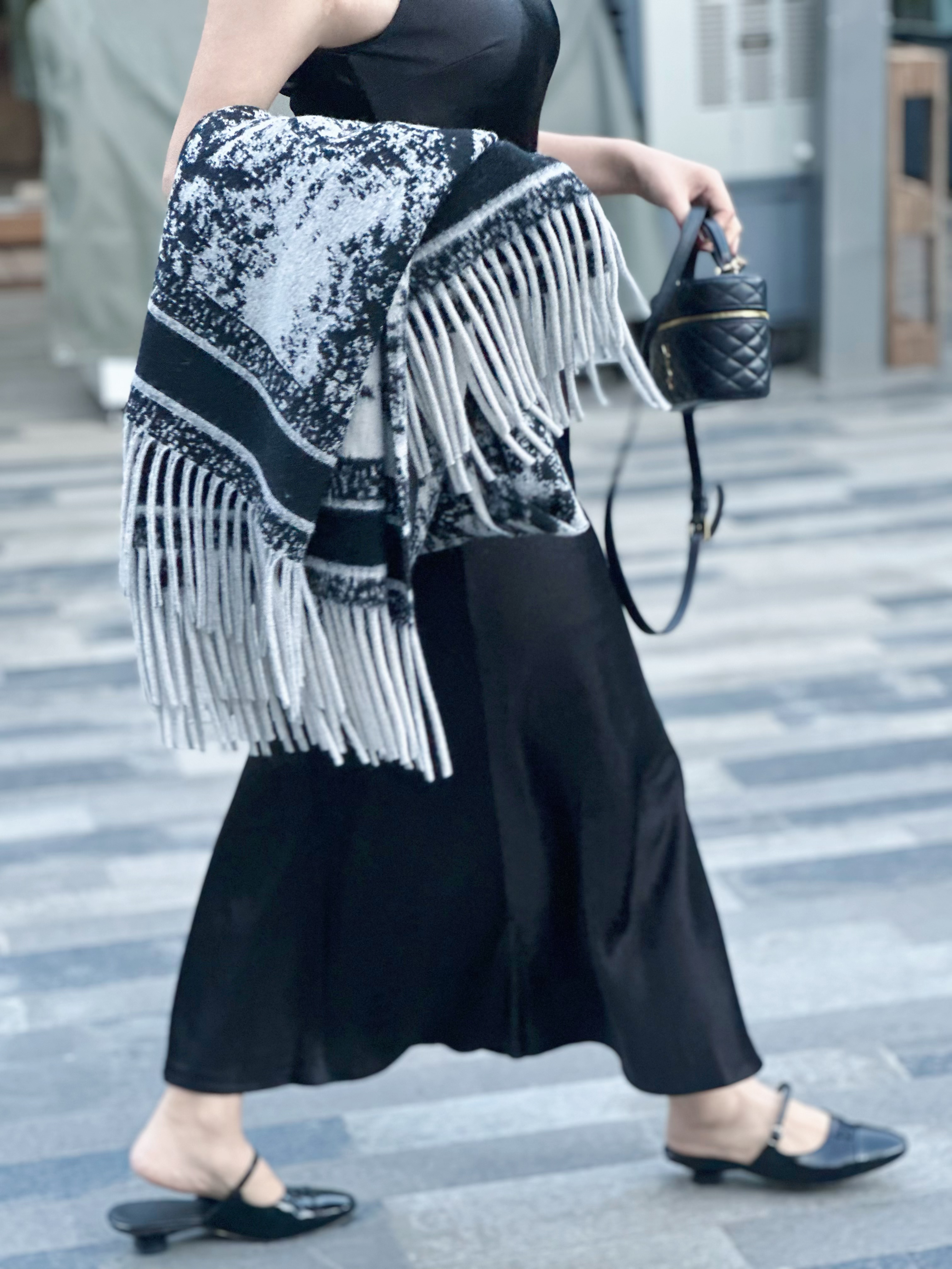 柒汐高端精品女装2024新款百搭空调房外搭保暖秋冬披肩