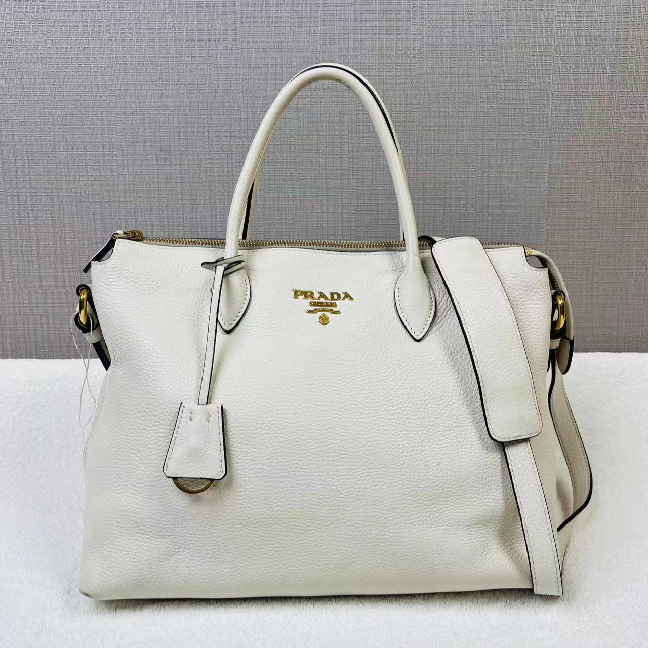 95新 Prada/普拉达 白色牛皮金标手提包
