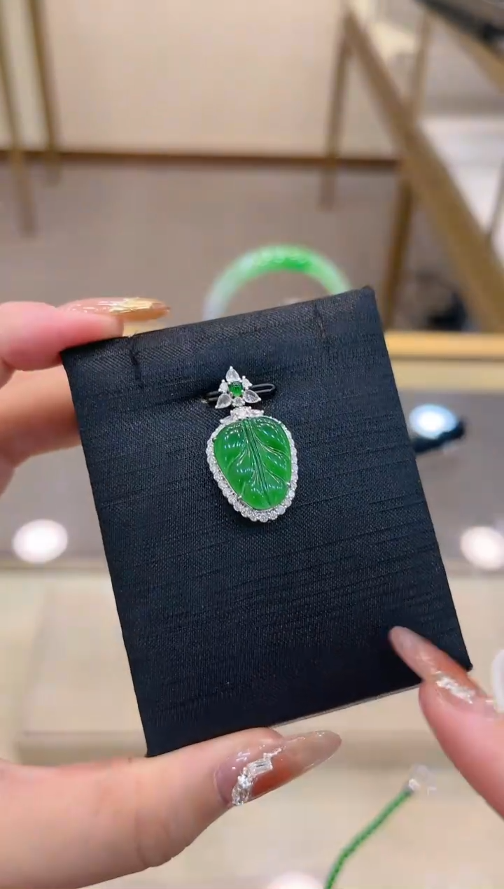 【闪购商品】翡翠吊坠18K金镶嵌 