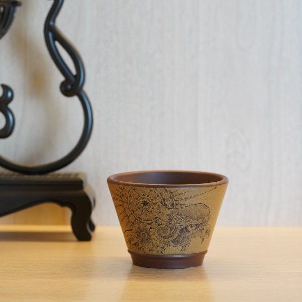 御风堂施生益纯手工刻绘 紫泥粉段泥主人杯 (刻绘图案直播间为准)