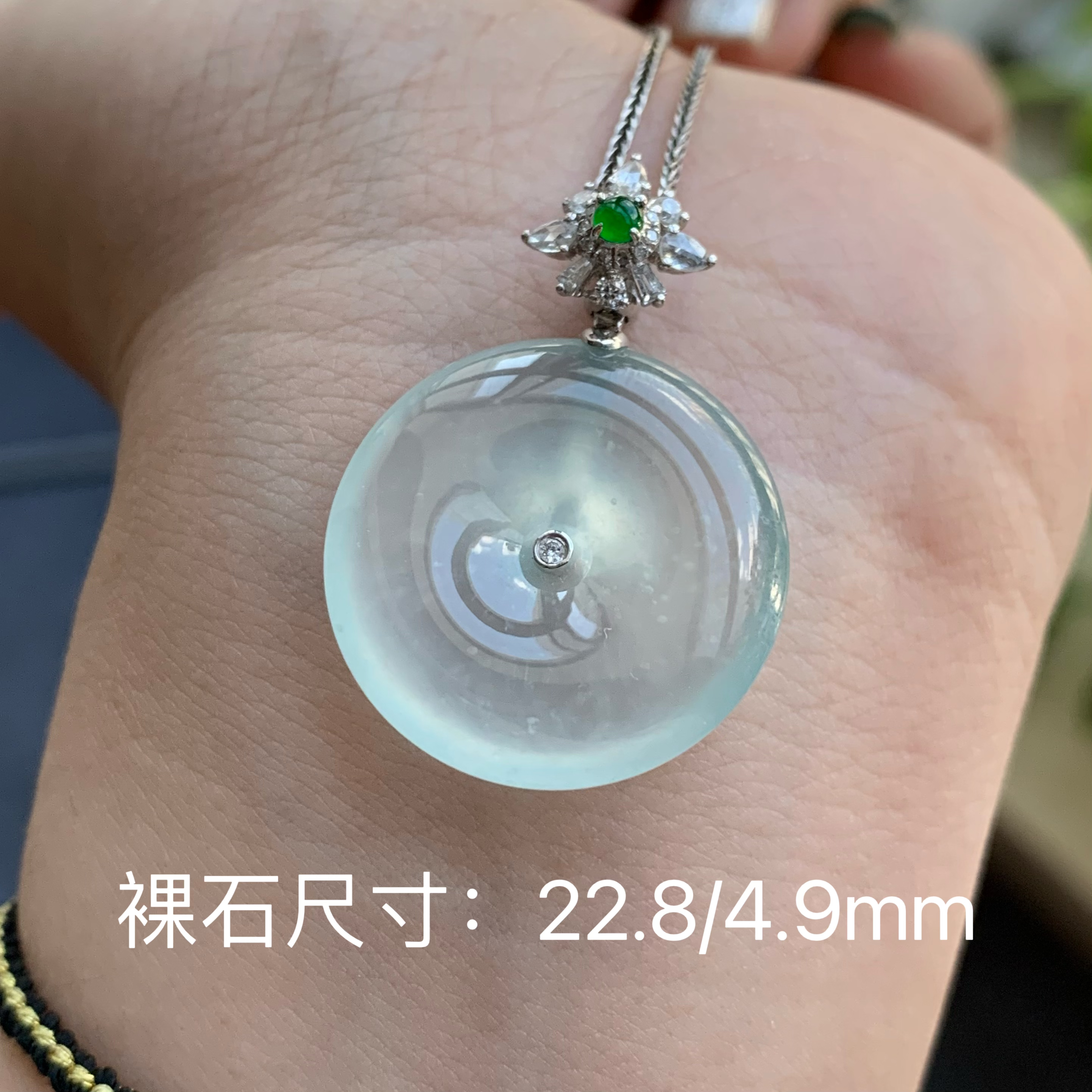 翡翠颈饰18k金镶高冰种起光底子细腻形体饱满翡翠平安扣吊坠