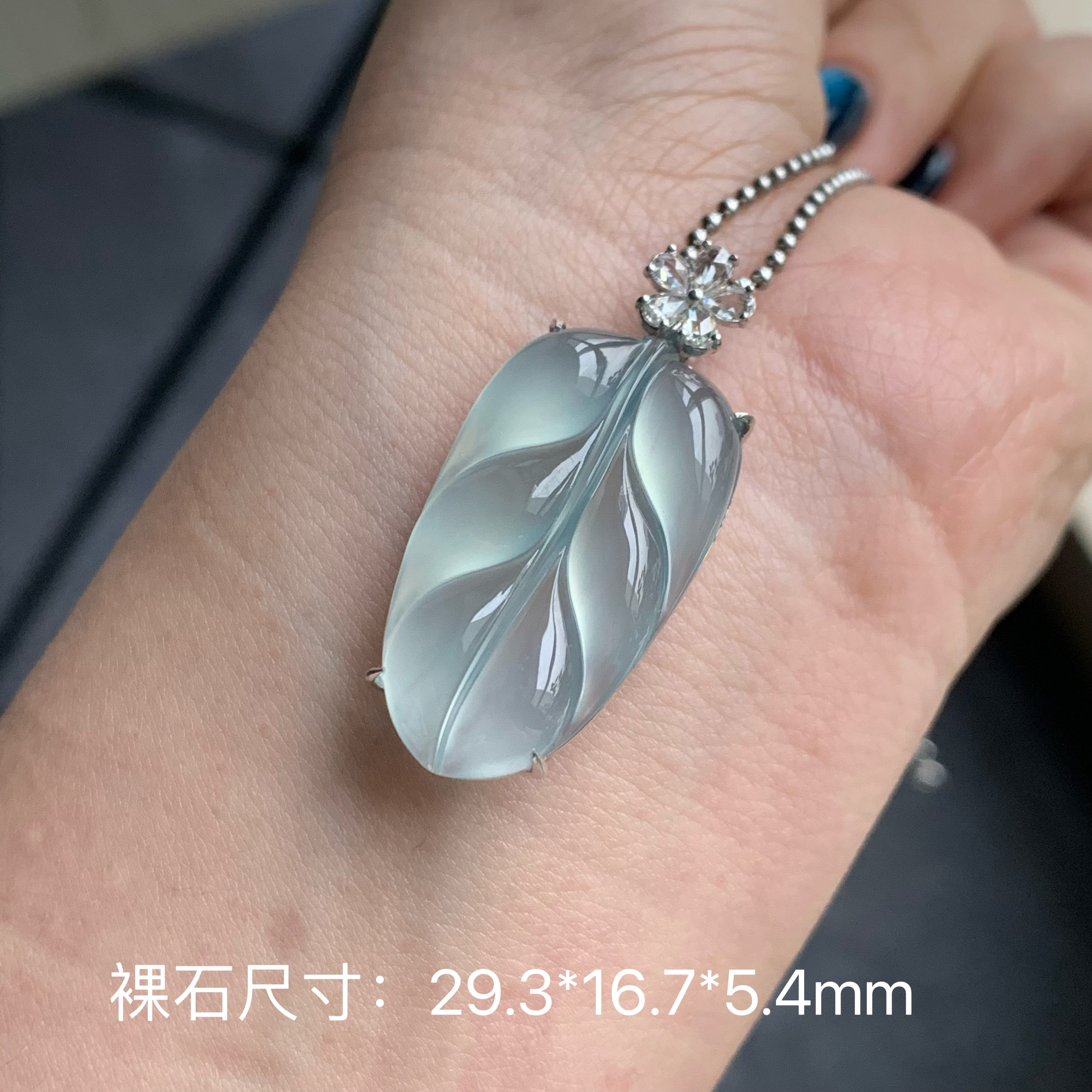 翡翠颈饰18k金镶高冰起刚光形体大气底子细腻翡翠蓝刚叶子吊坠
