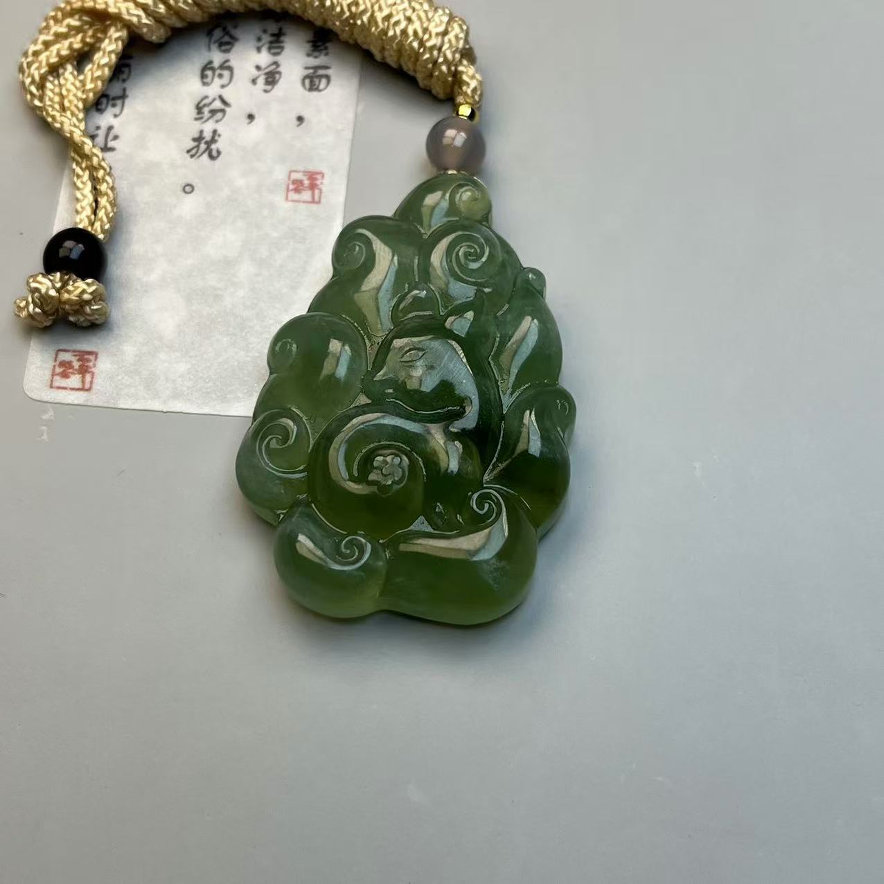 精品岫玉九尾狐绿冰颈饰吊坠尺寸46*32*11