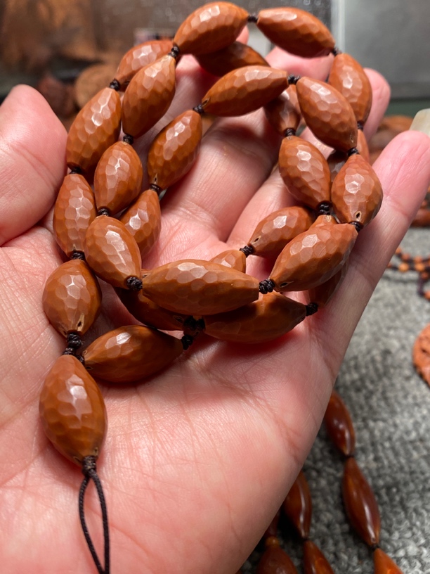 福利苏工核雕纯手工雕刻铁核柳叶刀工钻石面长串，个性十足