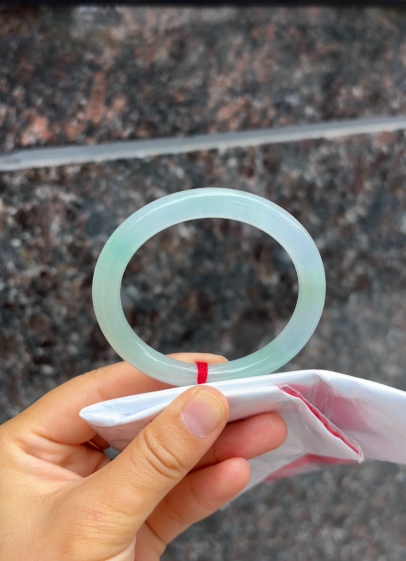 F（上新）冰透冰淡绿细圆条五十四点二圈翡翠a货手镯