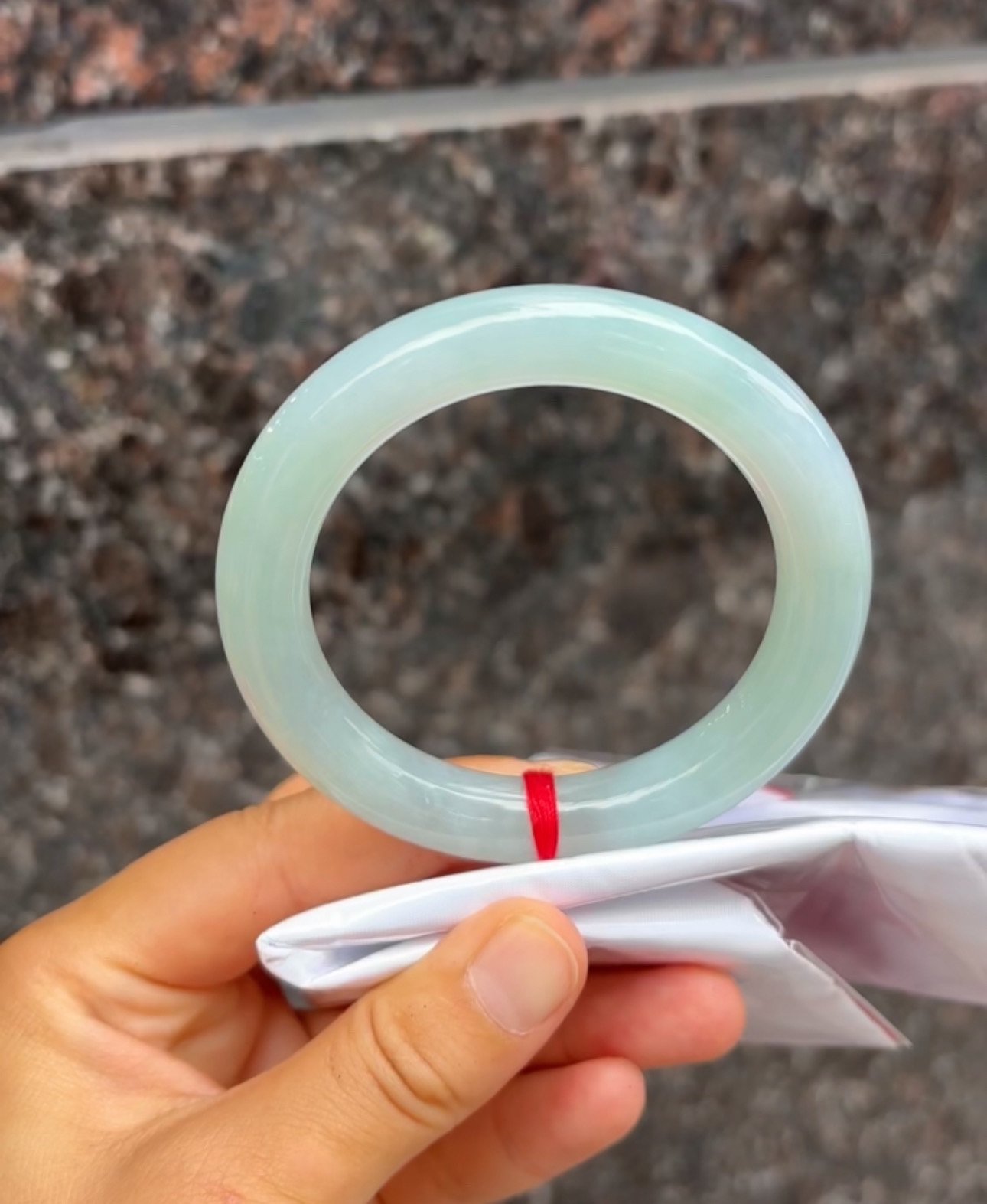 F（上新）细腻淡绿胖圆五十六圈翡翠a货手镯