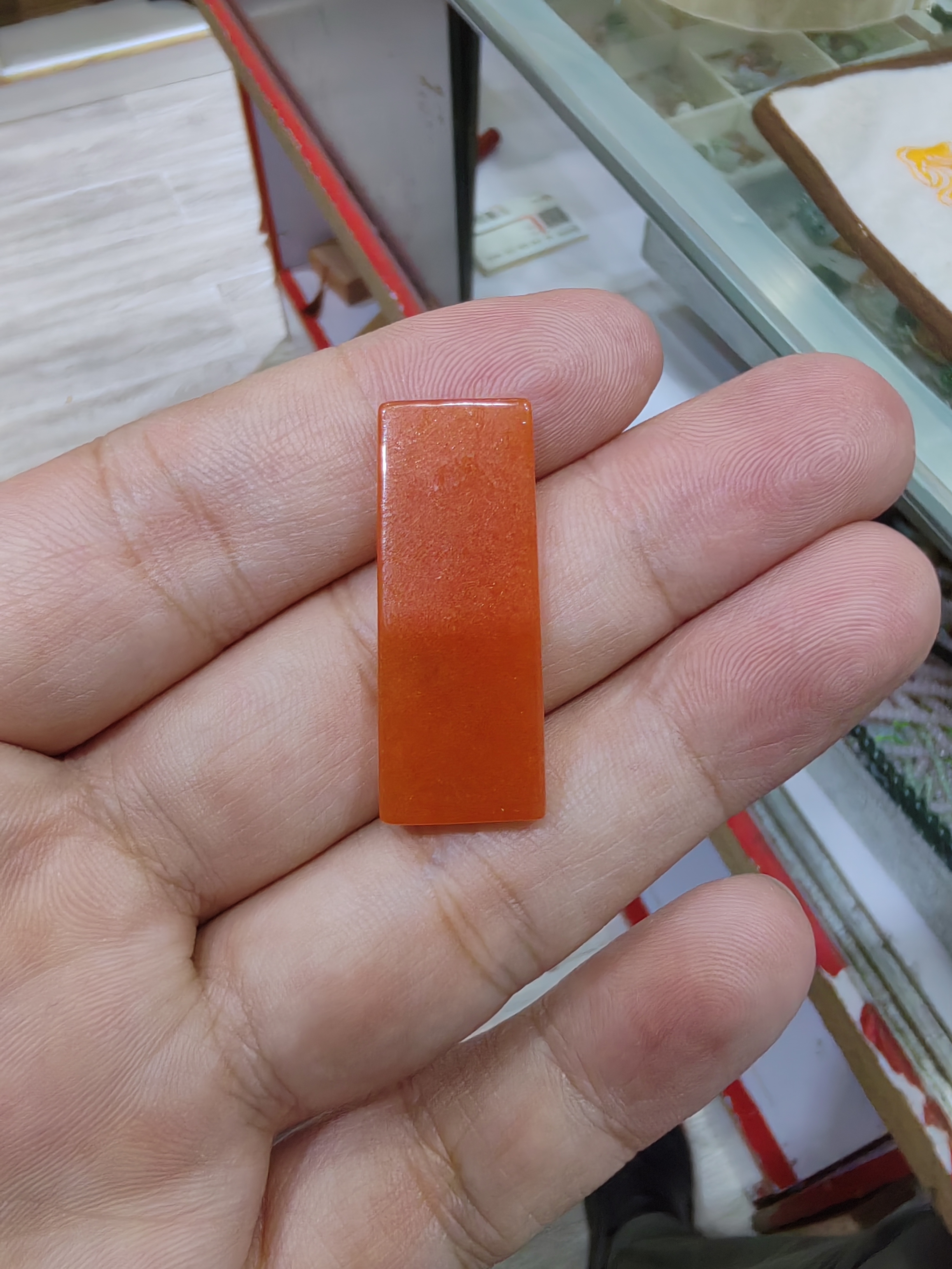 红色翡翠无事牌吊坠