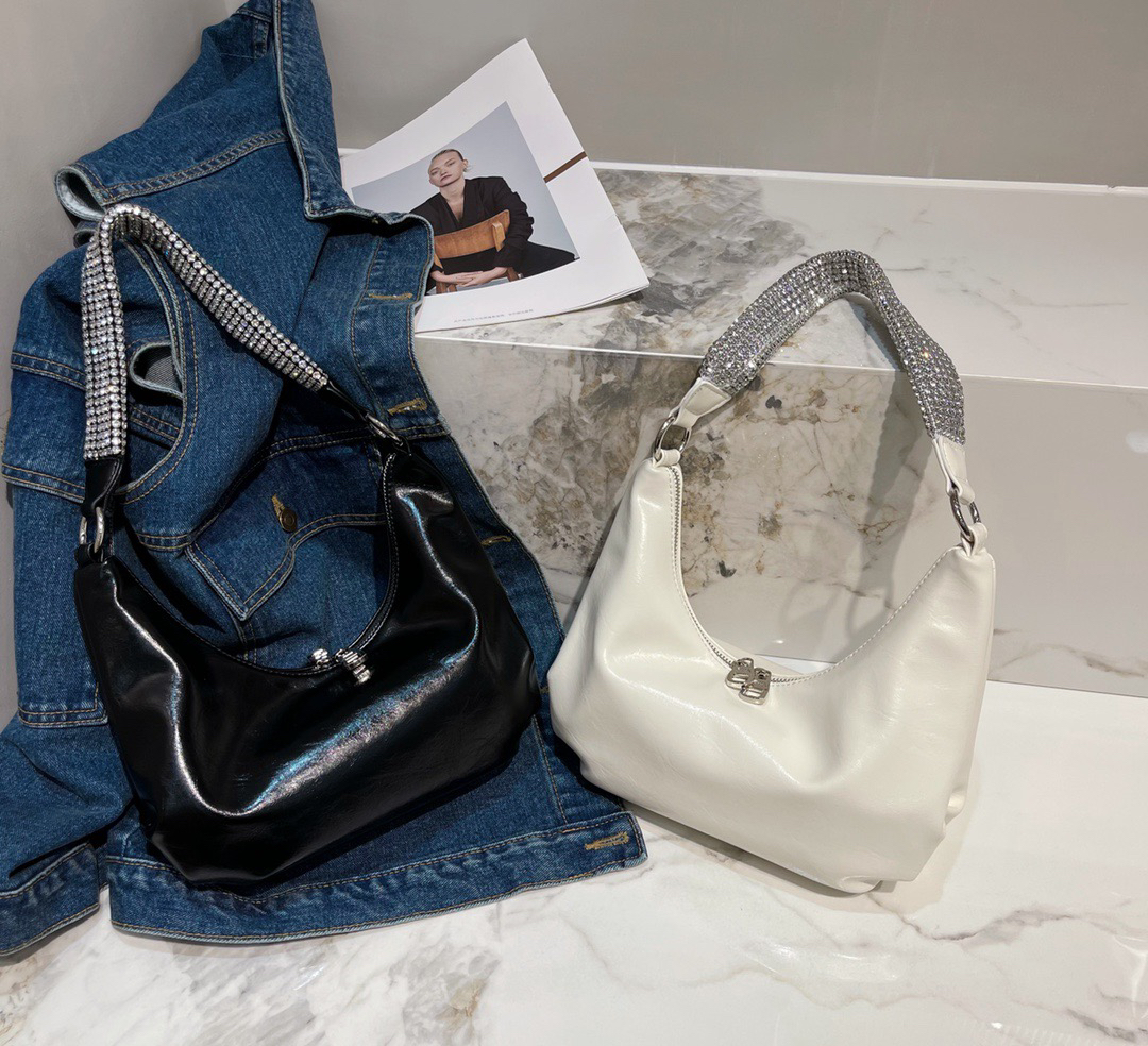 632-3韩版休闲百搭女包镶钻新款斜挎包高级感腋下包