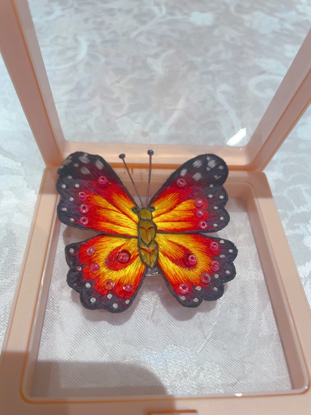 绣艺苏绣纯手工刺绣百搭蝴蝶小胸针